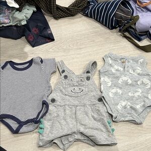 Adorable Baby Outfit Set in Gray and Navy